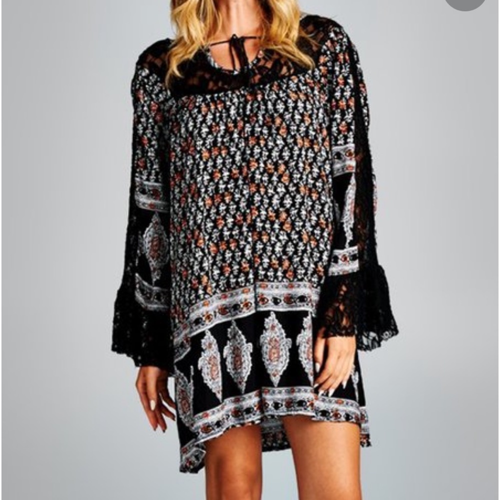 Velvera Boho Floral Mini Dress Navy Keyhole Lace Panel NWT Size M
